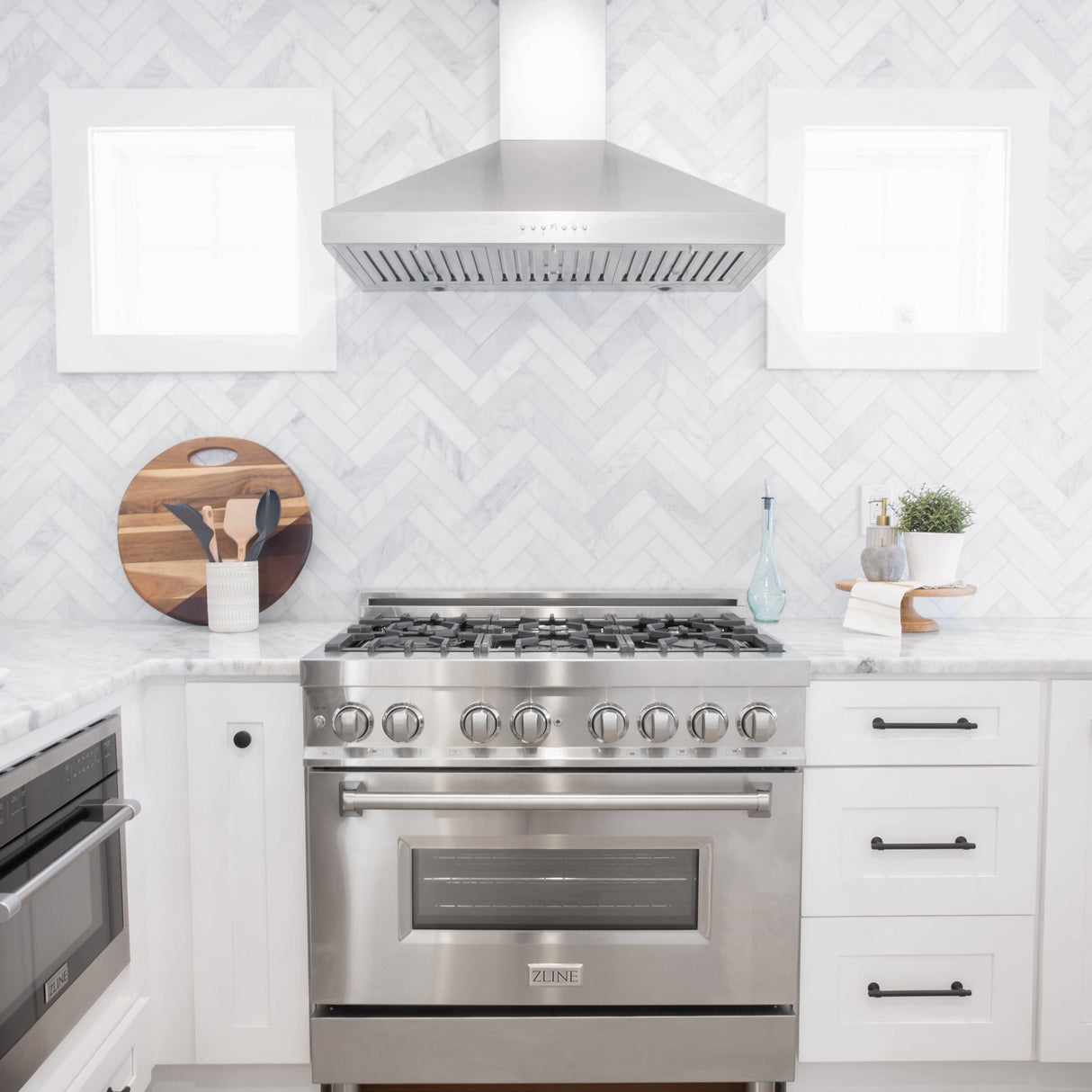 ZLINE 30" Convertible Vent Wall Mount Range Hood in Fingerprint Resistant Stainless Steel (8KL3S-30)