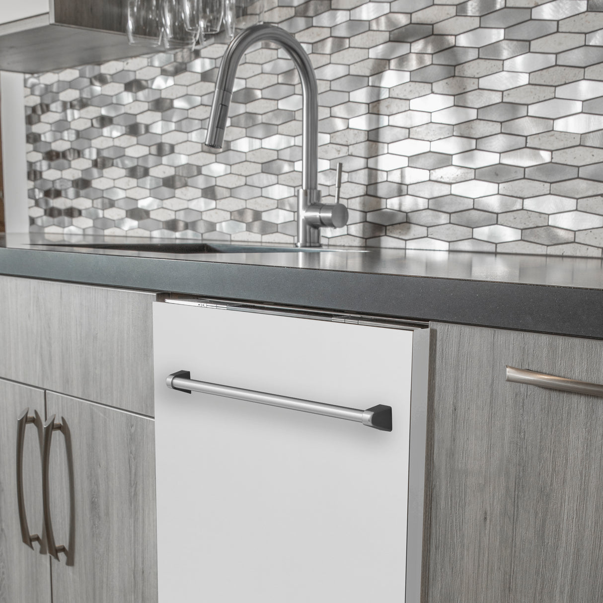 ZLINE 24" White Matte Top Control Built-In Dishwasher with Stainless Steel Tub and Traditional Style Handle, 52dBa (DW-WM-24)