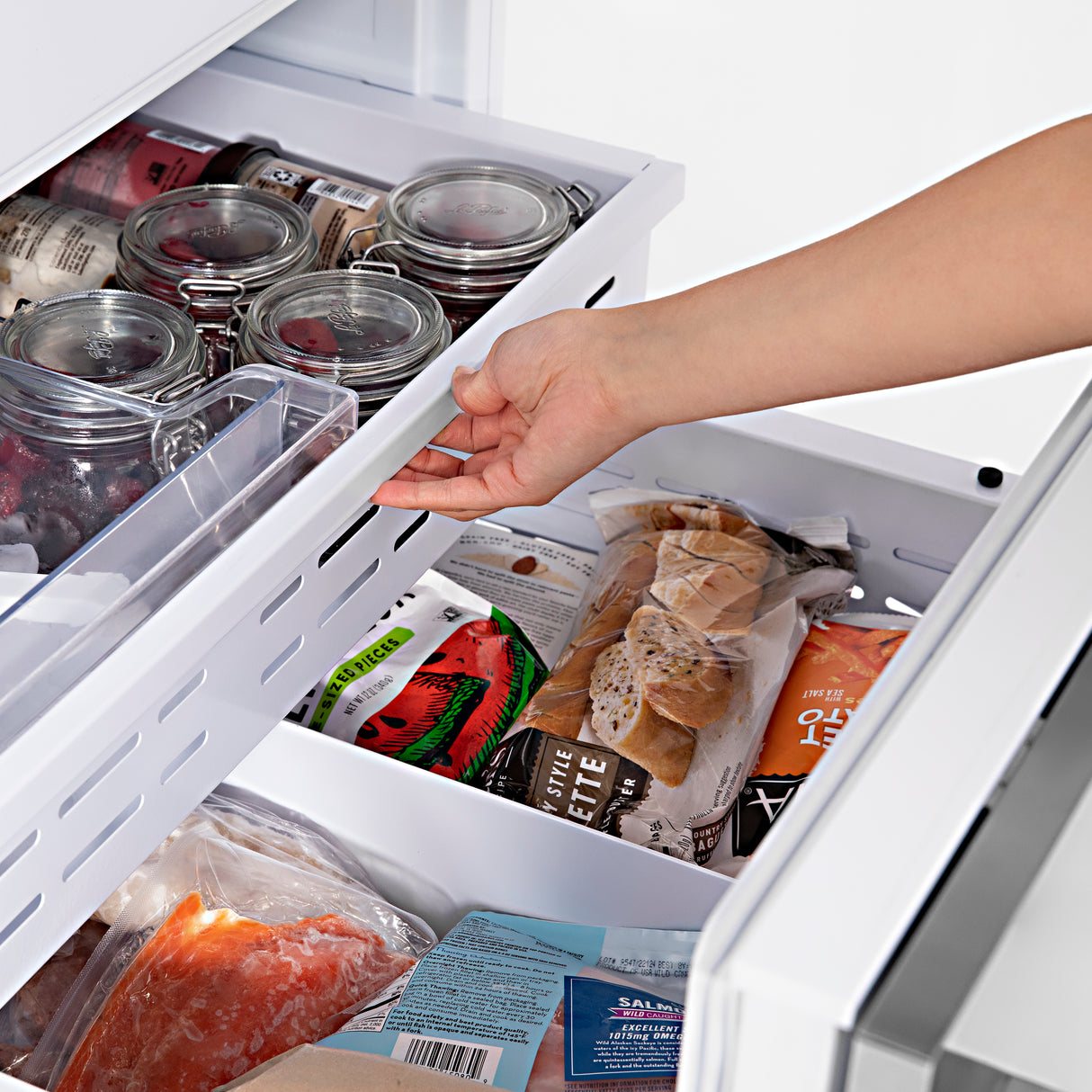 ZLINE 60" Autograph Edition 32.2 cu ft Built-in 4-Door French Door Refrigerator with Internal Water and Ice Dispenser in Stainless Steel with Matte Black Accents (RBIVZ-304-60-MB)