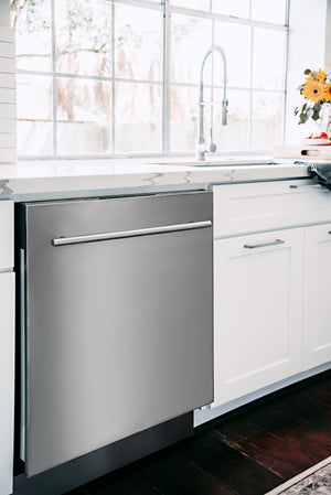 ZLINE 24" Stainless Steel Top Control Built-In Dishwasher with Stainless Steel Tub and Modern Style Handle, 52dBa (DW-304-24)