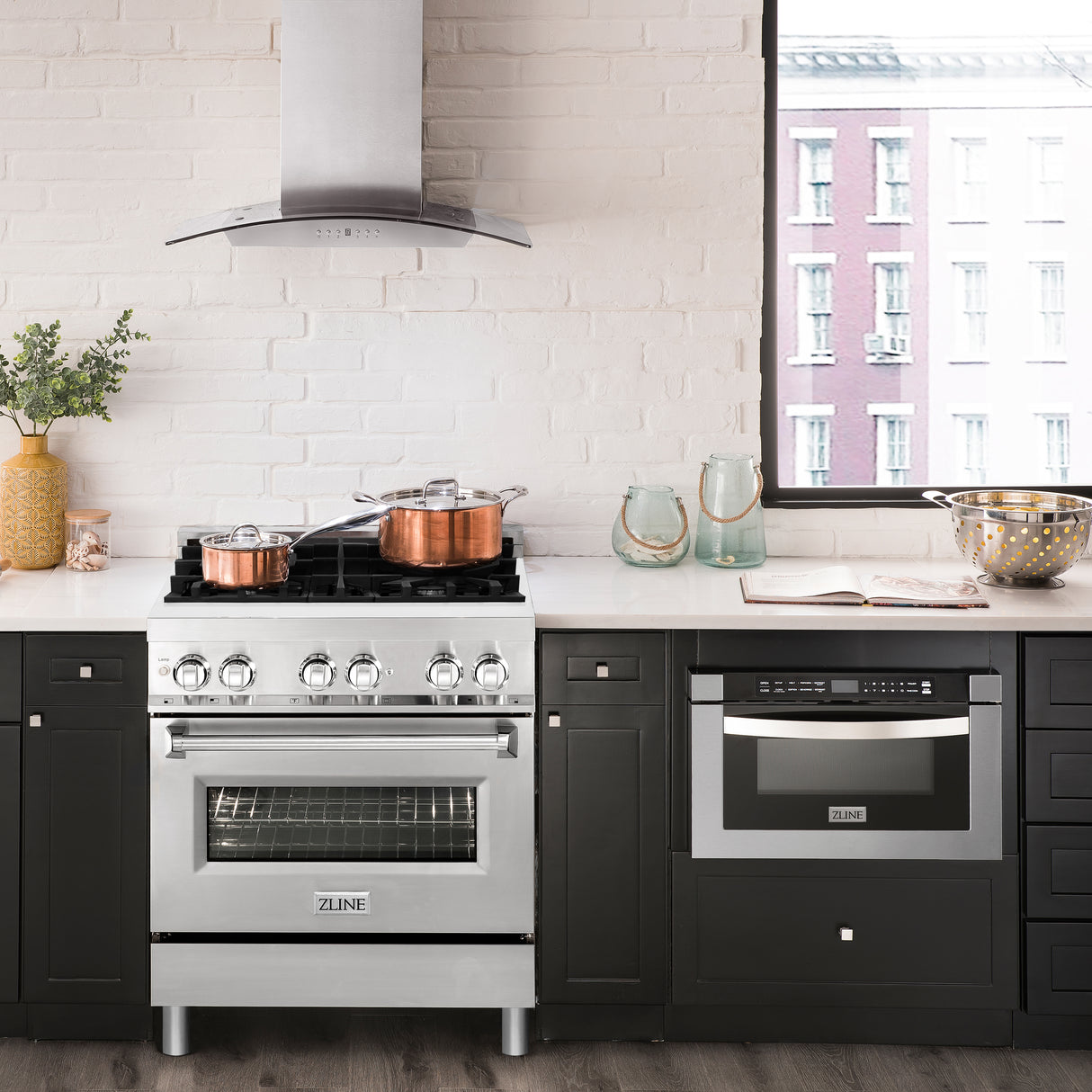 ZLINE 30" 4.0 cu ft Dual Fuel Range with Gas Stove and Electric Oven in Stainless Steel (RA30)