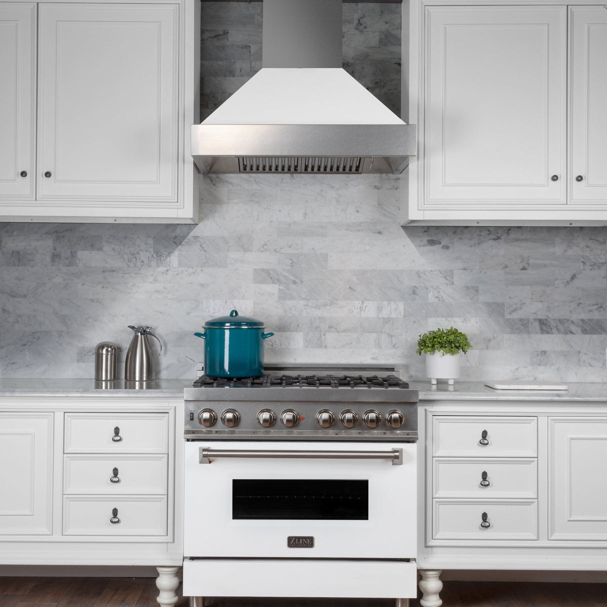 ZLINE 30" Ducted Fingerprint Resistant Stainless Steel Range Hood with White Matte Shell (8654WM-30)