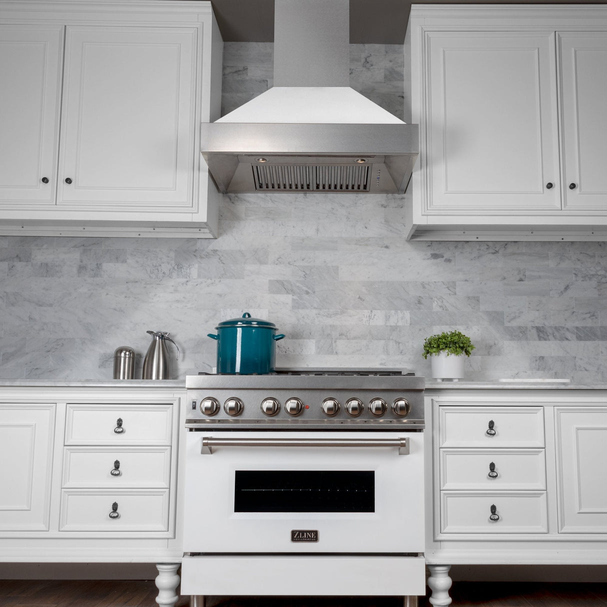 ZLINE 36" Ducted Fingerprint Resistant Stainless Steel Range Hood with White Matte Shell (8654WM-36)