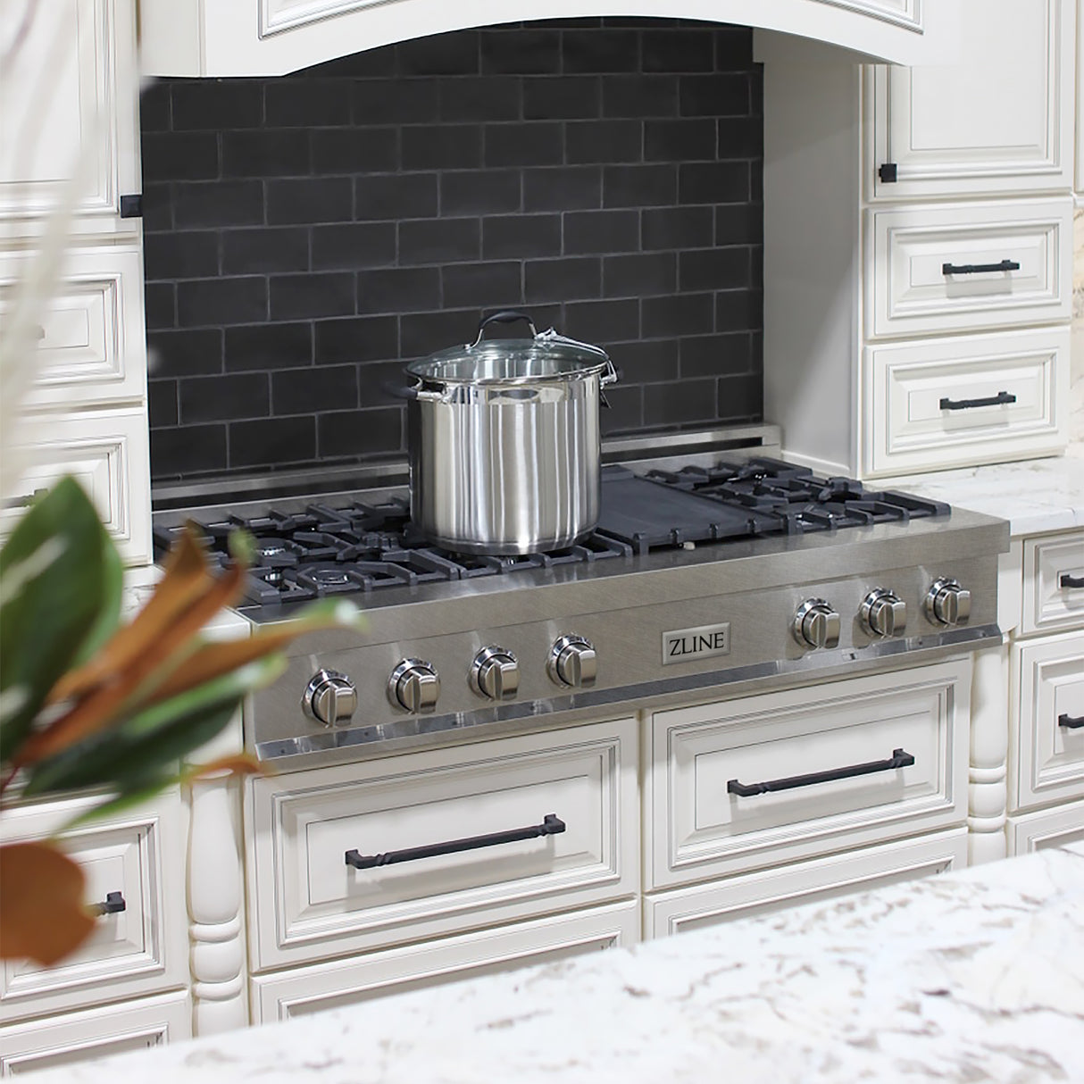 ZLINE 48" Porcelain Gas Stovetop in Fingerprint Resistant Stainless Steel with 7 Gas Burners and Griddle (RTS-48)